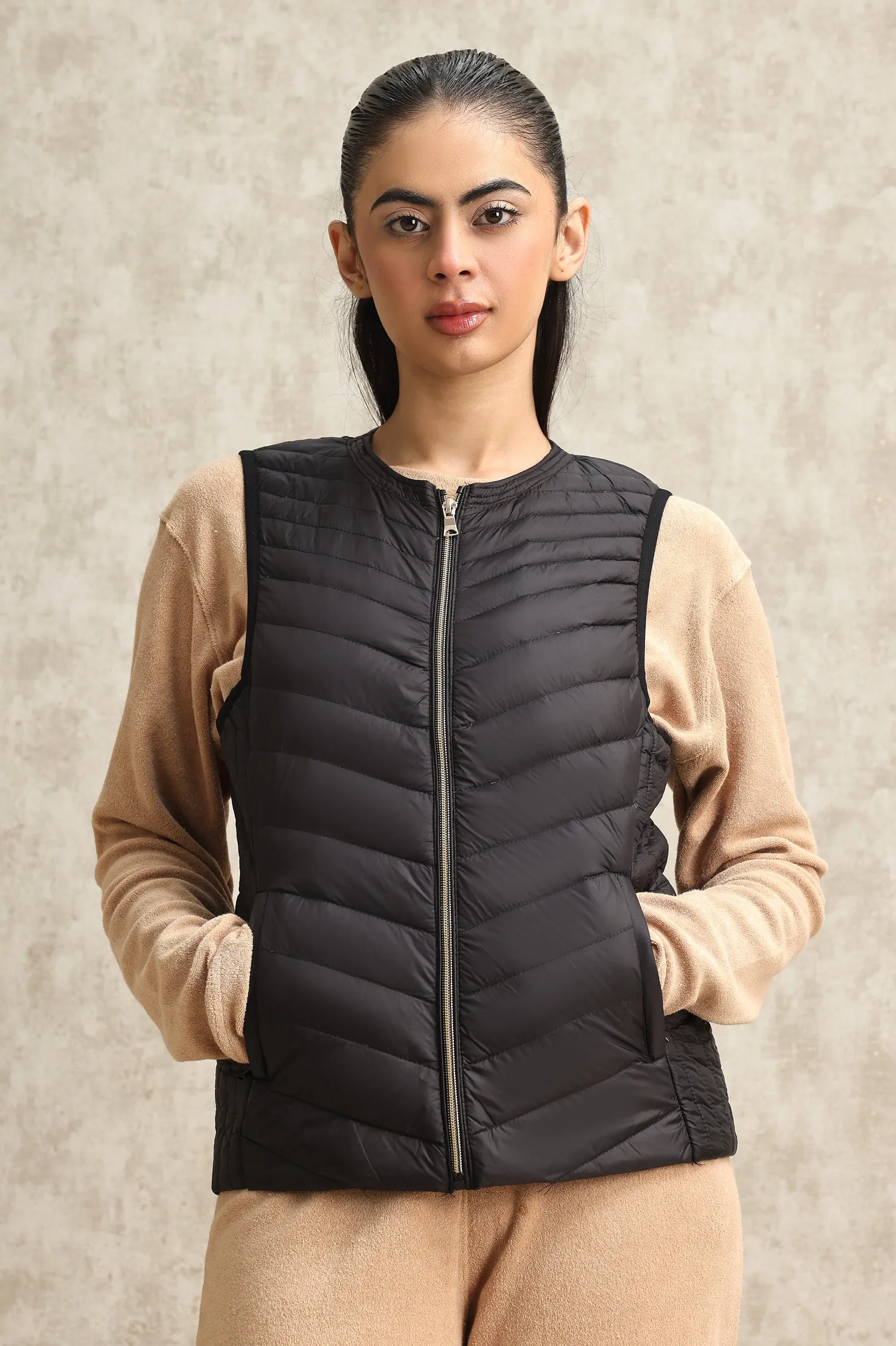 ULTRA-LIGHT QUILTED VEST-BLACK