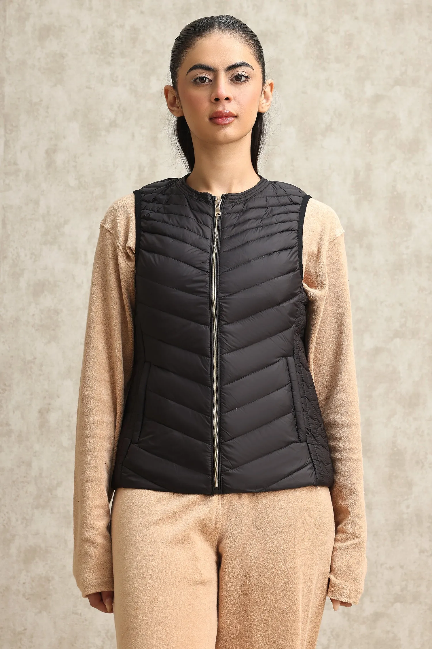 ULTRA-LIGHT QUILTED VEST-BLACK