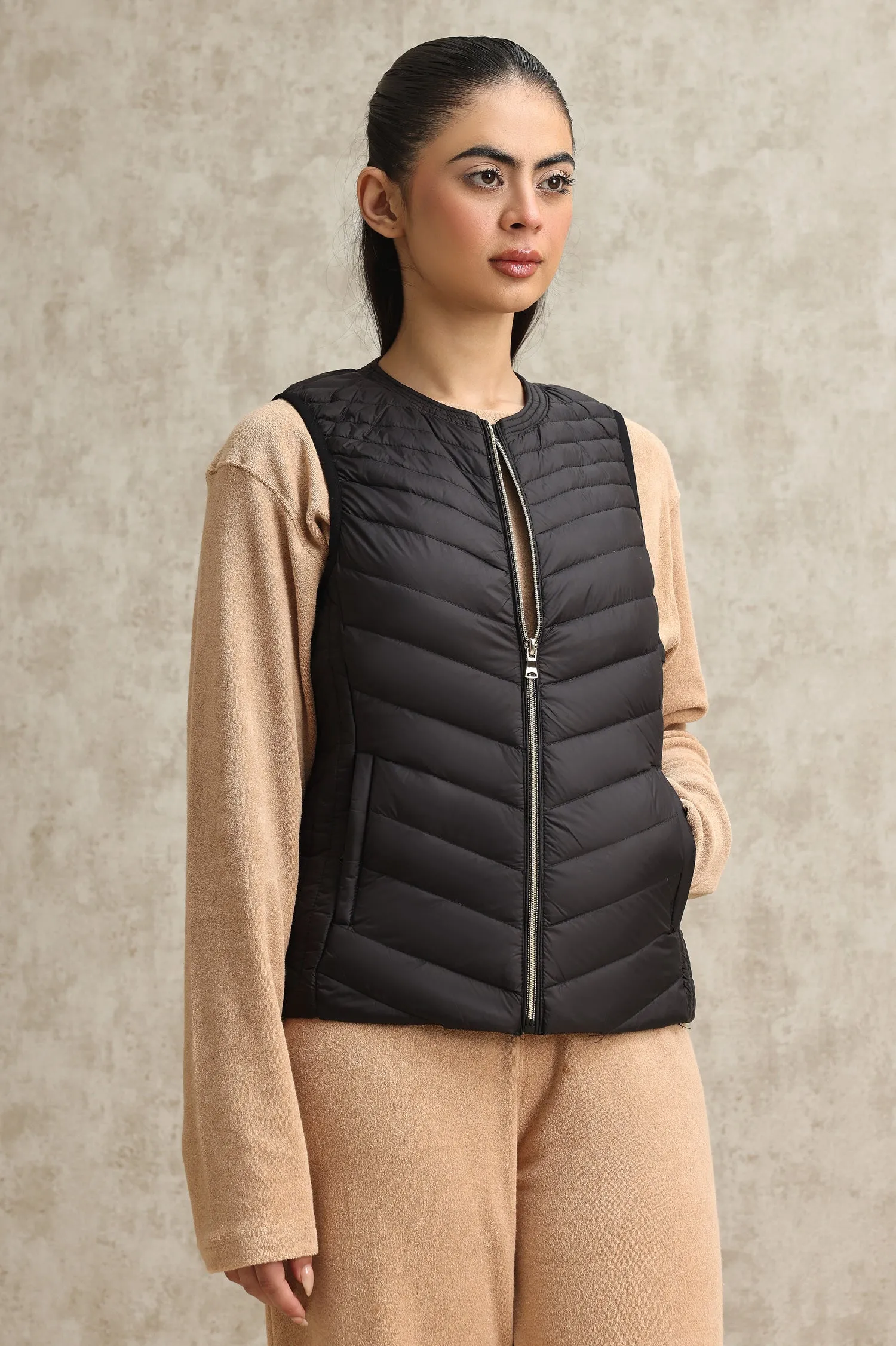 ULTRA-LIGHT QUILTED VEST-BLACK